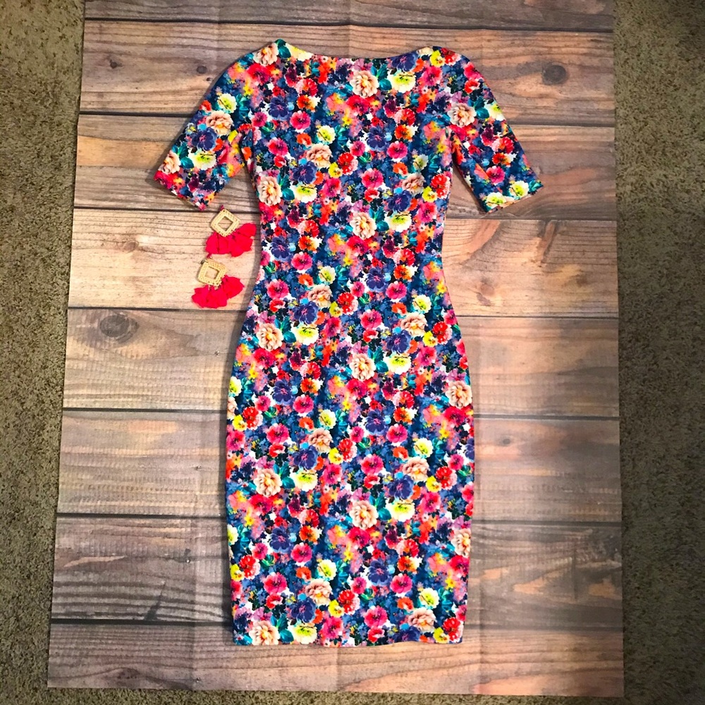 Zara floral body-con dress in mid length 🌸 🌺